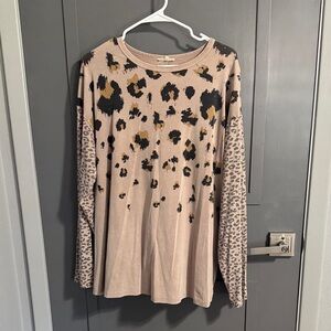 easel Long Sleeve Leopard Print Tee in Black and Tan Size M